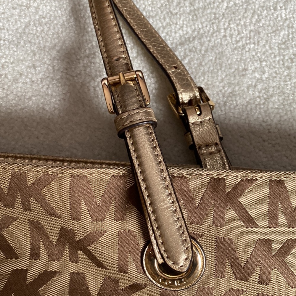 Gold Logo MK Purse - Picture 6 of 11